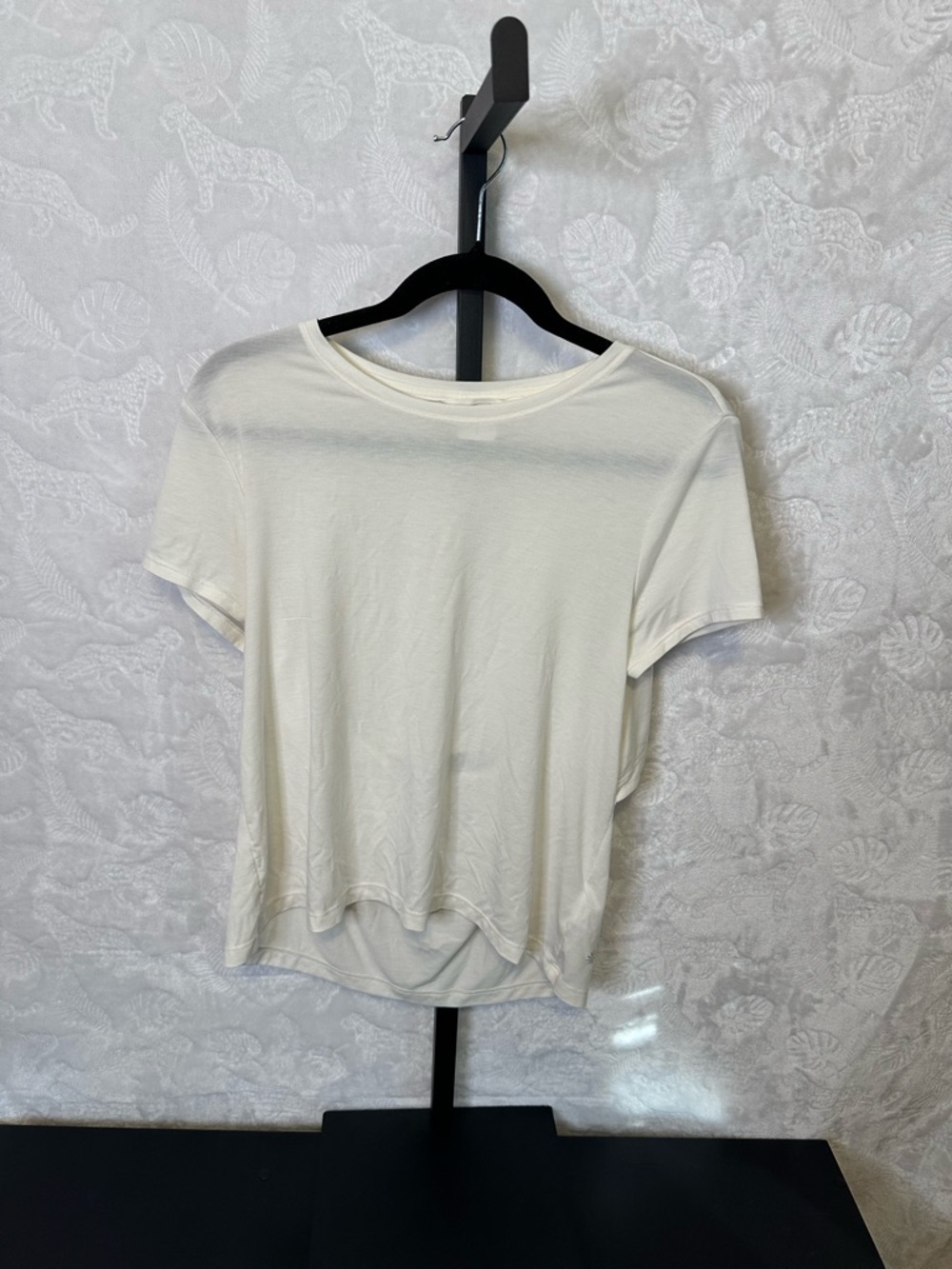 Athleta Ivory Short Sleeve Crewneck Tee
